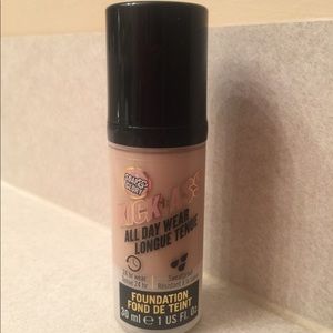 Soap & Glory Kick Ass All Day Wear Foundation 02